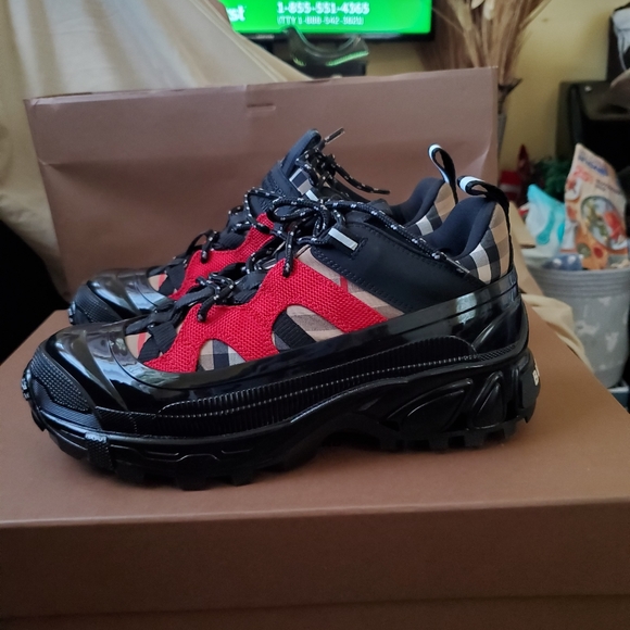 Burberry sneakers - Picture 1 of 16